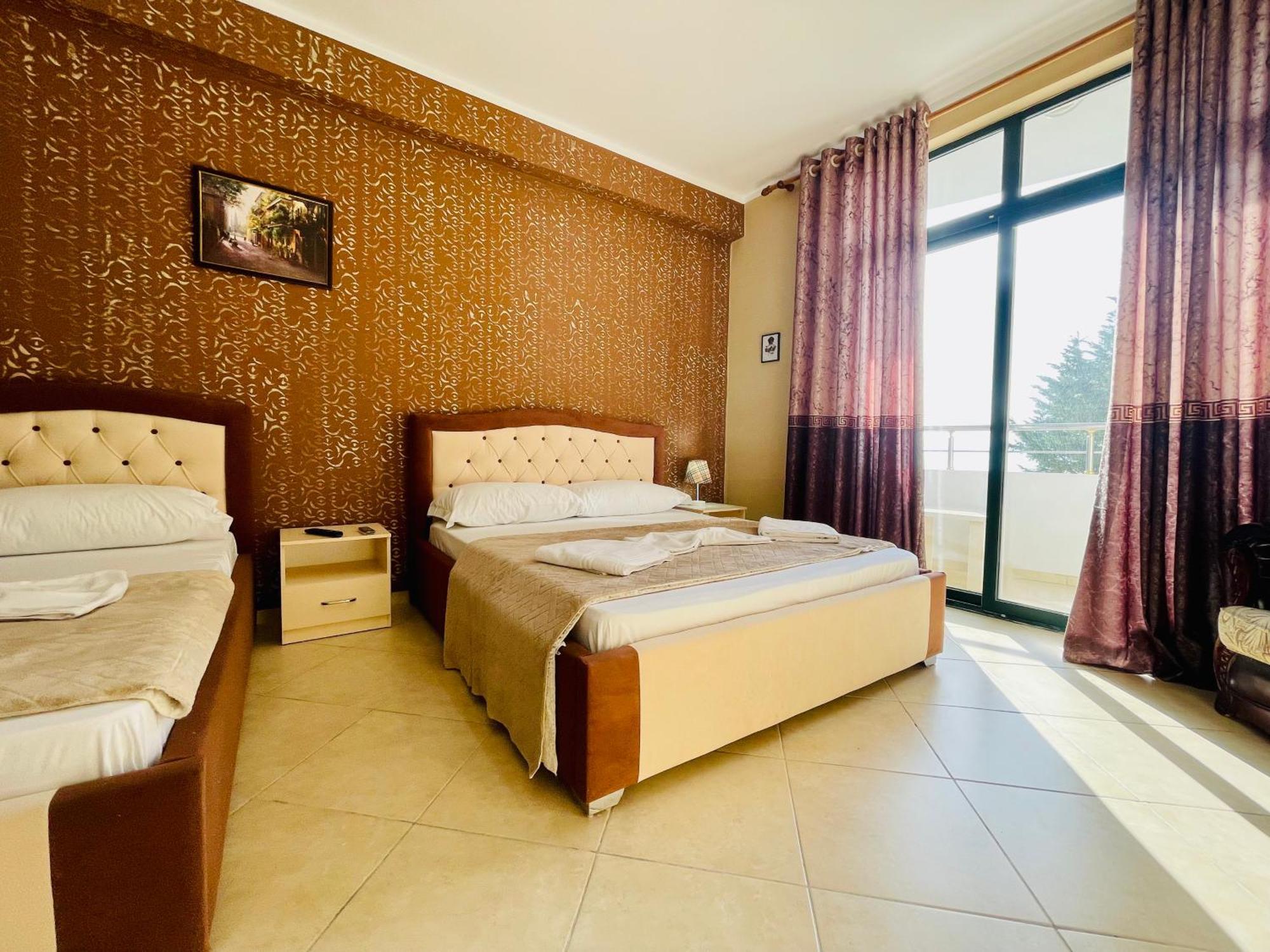 Vila3 Hotel Vlorë エクステリア 写真